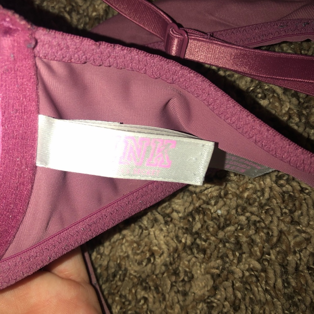 Pink vs bra - Picture 2 of 2